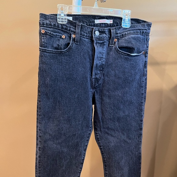Dark washed wedgie straight Levi’s 30 inch waist - used but in great condition - Picture 2 of 6